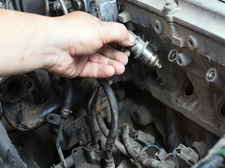 Съем и замена деформированных свечей накаливания